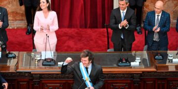 Milei convocó a líderes políticos a un nuevo “contrato social” en base a diez políticas de Estado
