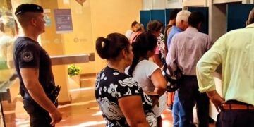 Policía evitó que un hombre siga siendo estafado por teléfono en un cajero automático