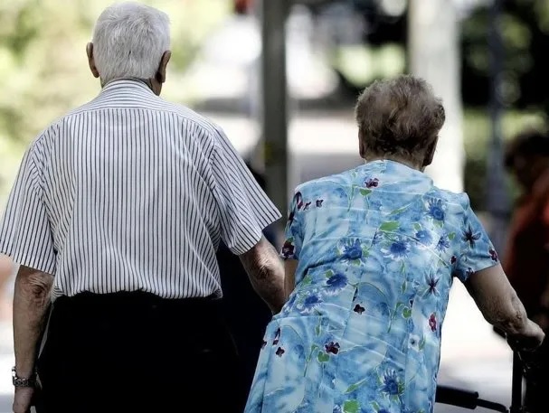 Oficializan el bono para jubilados y pensionados de la ANSES: quiénes cobran $70.000 en abril