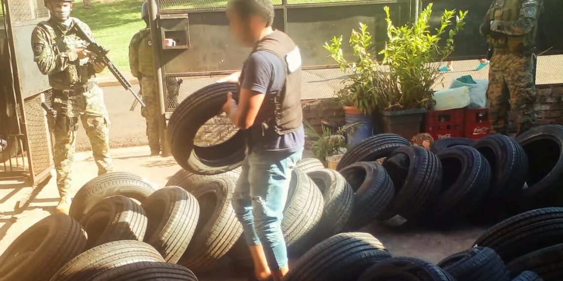 Policías incautaron neumáticos de contrabando valuados en casi 50 millones de pesos