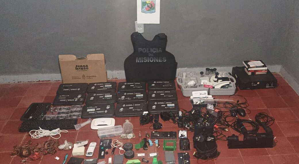 Recuperaron 12 Netbooks robadas de una Escuela: hay tres menores involucrados