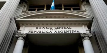 Plazo fijo: el BCRA bajó la tasa de referencia del 110% al 80% y desreguló la tasa de interés