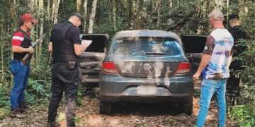 Otro golpe de los agentes de Inteligencia de Frontera: ubicaron en pleno monte un auto acondicionado para el narcotráfico