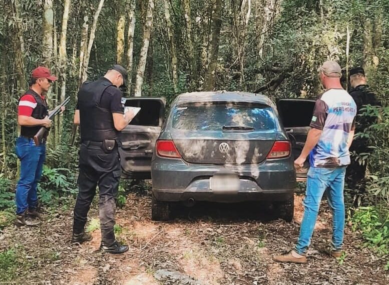 Otro golpe de los agentes de Inteligencia de Frontera: ubicaron en pleno monte un auto acondicionado para el narcotráfico