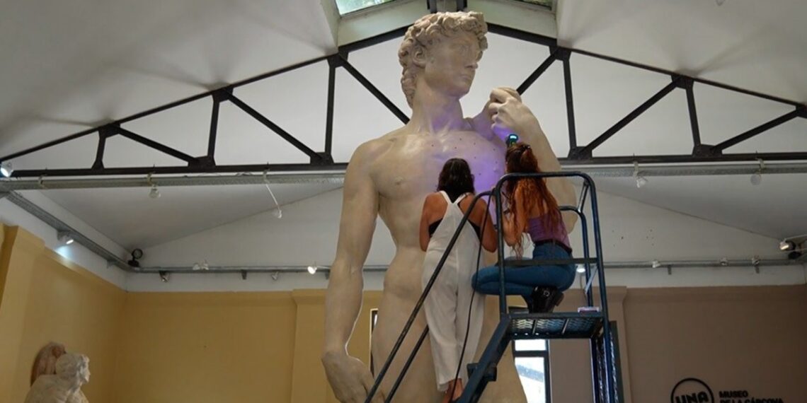 Inauguran en Resistencia una réplica del David de Miguel Ángel