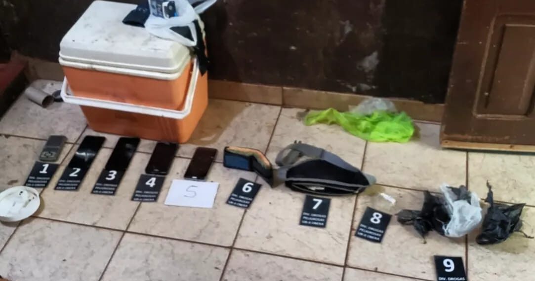La Policía allanó su vivienda y quiso descartar marihuana y cocaína: terminó detenido