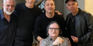 Charly García firmó contrato para lanzar su esperado nuevo disco