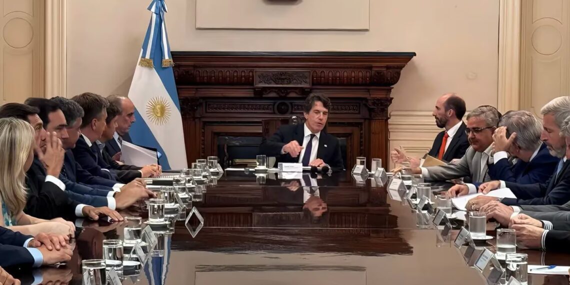 El Gobierno evalúa convocar a funcionarios provinciales y busca acordar la letra chica del Pacto de Mayo