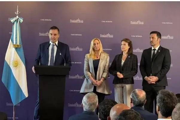 «Héroes de Malvinas», el nuevo nombre que el Gobierno le dio a un salón histórico de la Casa Rosada