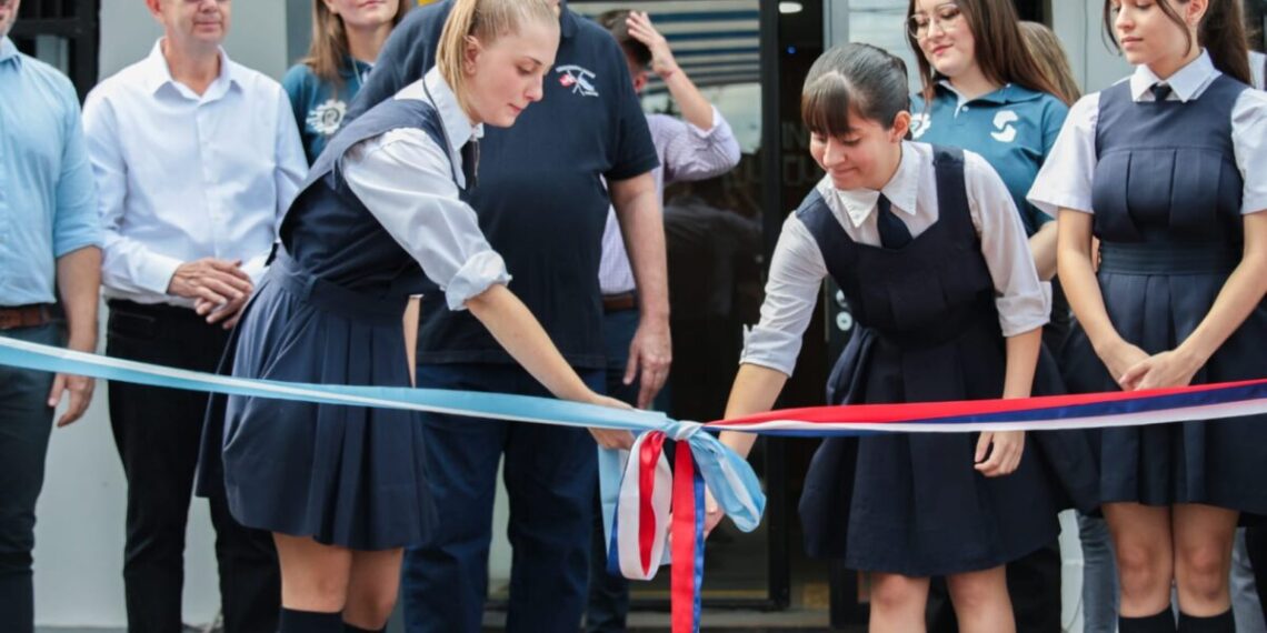 Passalacqua inauguró en San Vicente la primera Escuela de Robótica e Inglés de gestión privada en la provincia