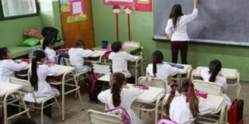 Modificarán la ley de educación y penarán “el adoctrinamiento en las escuelas”