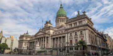 Ley ómnibus: el Gobierno acelera negociaciones y podría enviar este viernes el proyecto al Congreso