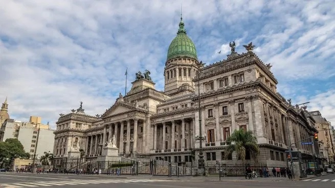 Ley ómnibus: el Gobierno acelera negociaciones y podría enviar este viernes el proyecto al Congreso