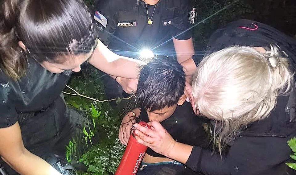 Un niño fue rescatado del monte en San Pedro después de estar 11 horas desaparecido