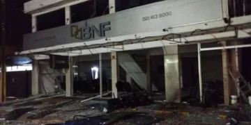 Asaltantes volaron con explosivos la bóveda de un banco a 100 km de Encarnación