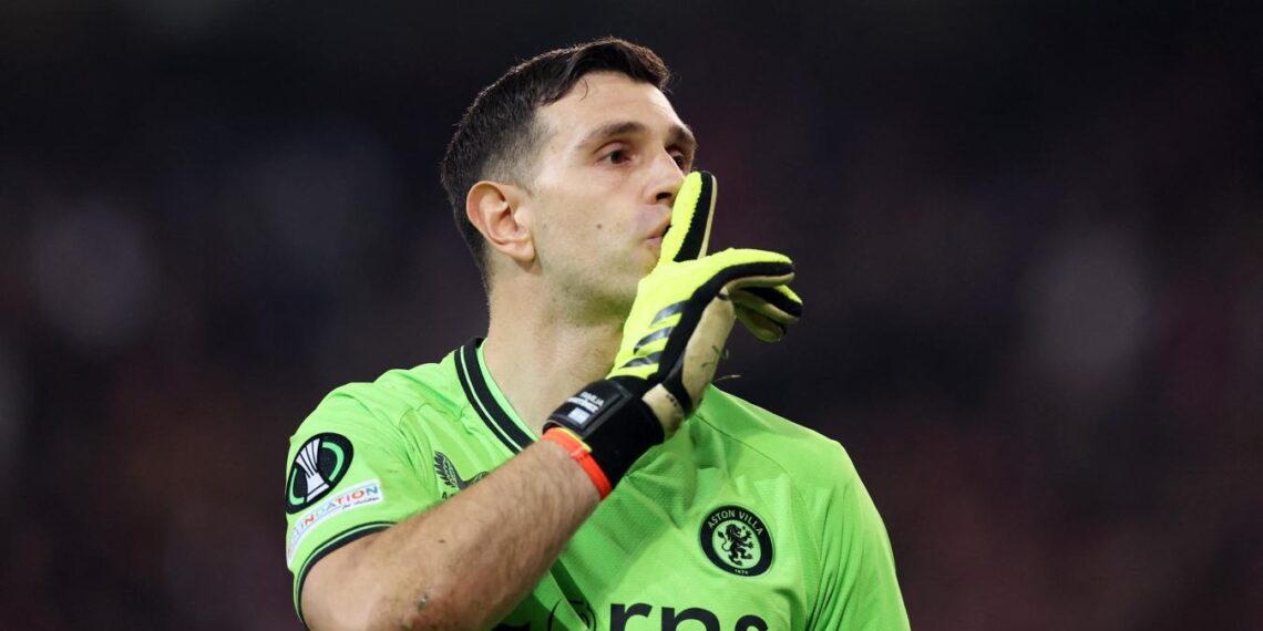 Dibu Martínez atajó dos penales y Aston Villa eliminó a Lille en la Conference League