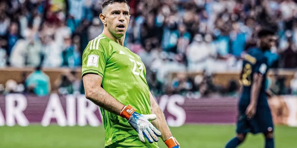 Francia: declaran a Dibu “enemigo público″ y preparan un recibimiento hostil de cara al Aston Villa-Lille