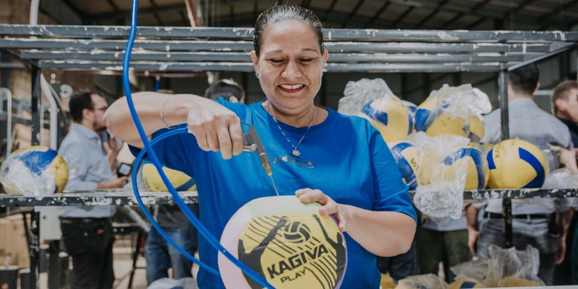 Quedó oficialmente inaugurada la fábrica de pelotas “Kagiva” en el Parque Industrial