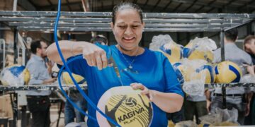 Quedó oficialmente inaugurada la fábrica de pelotas “Kagiva” en el Parque Industrial