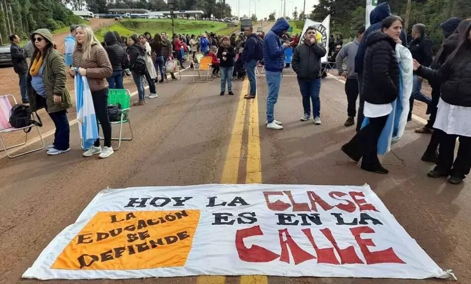 Docentes: Se llegó a un acuerdo salarial con los gremios UDPM y SIDEPP y se da continuidad al diálogo