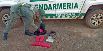 Detuvieron a una pareja que viajaba con marihuana y cocaína