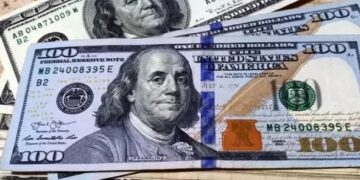 Dólar blue quebró un nuevo récord: tocó por primera vez los $1.300