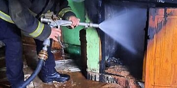 Un nene de 4 años jugaba con un encendedor y casi incendia la casa