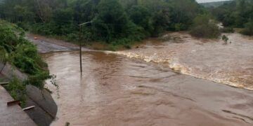 Por crecida del caudal del arroyo Tabay, hay corte en la ruta 7 a la altura del puente provisorio