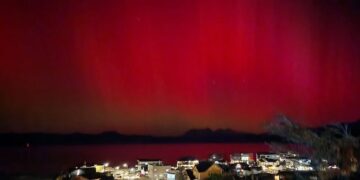 Tormenta solar provoca inéditas auroras australes en Ushuaia y la Antártida