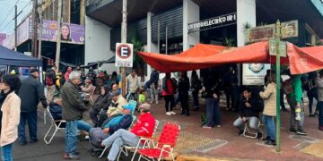Policías rechazan 30% de aumento y continúa la protesta