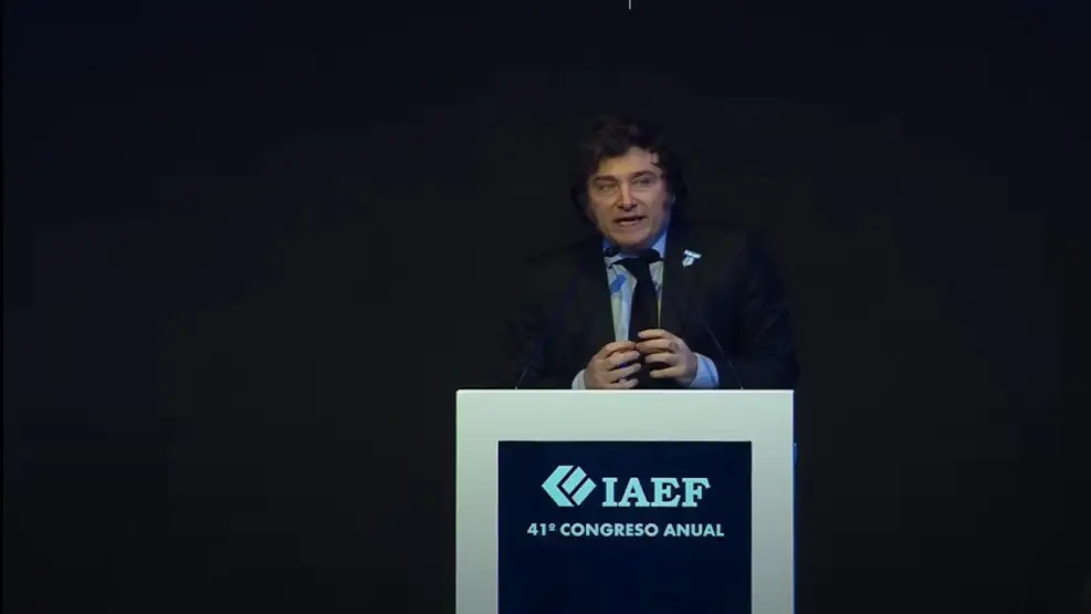 Javier Milei volvió a cargar contra el presidente español: “Lo tengo match point a Pedrito”