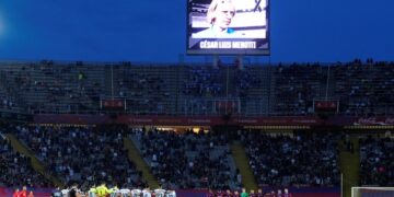 El sentido homenaje del FC Barcelona a César Luis Menotti