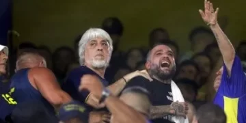 El Gobierno les prohibió el ingreso a las canchas a Rafael Di Zeo y a otros 57 barras de Boca