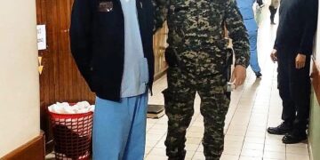 Imitando a “Los Simuladores” intentó escapar de un hospital disfrazado de enfermero