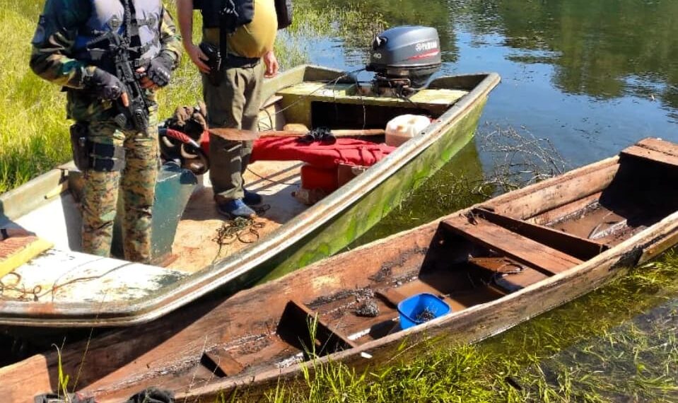 Policías de medioambiente destruyeron botes utilizados para pesca ilegal y otros ilícitos