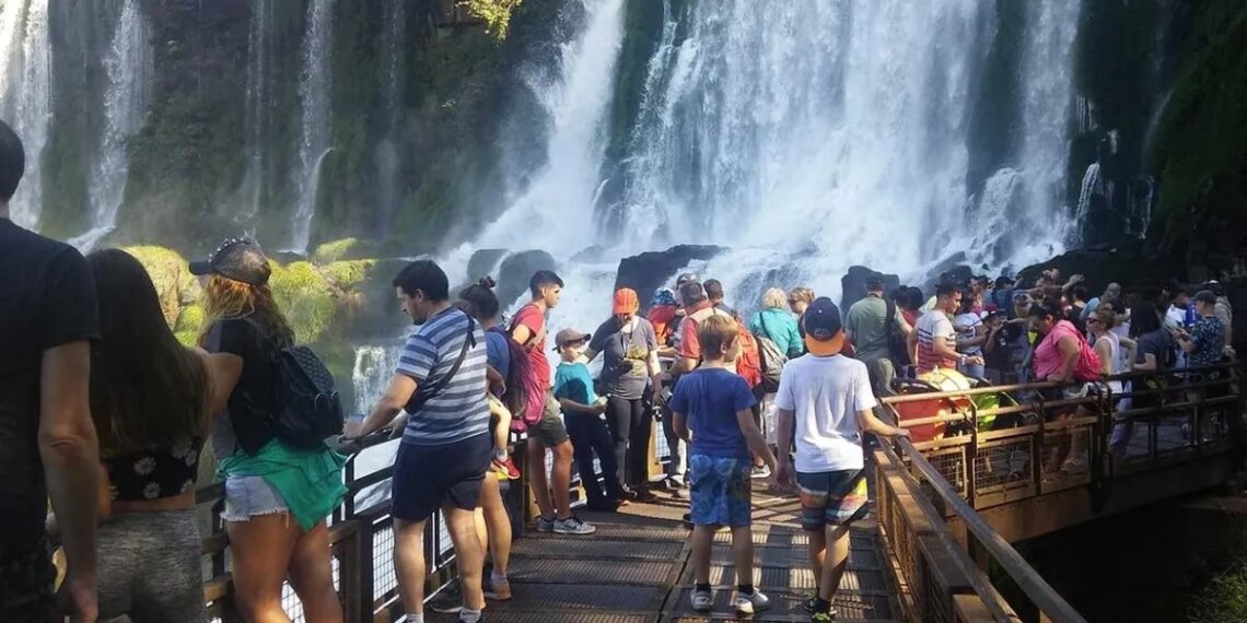 Junio: en los dos fines de semana últimos viajaron 2,6 millones de turistas y gastaron US$ 418 millones