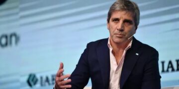 Luis Caputo aseguró que “lo peor ya pasó y hay signos de recuperación en mayo”