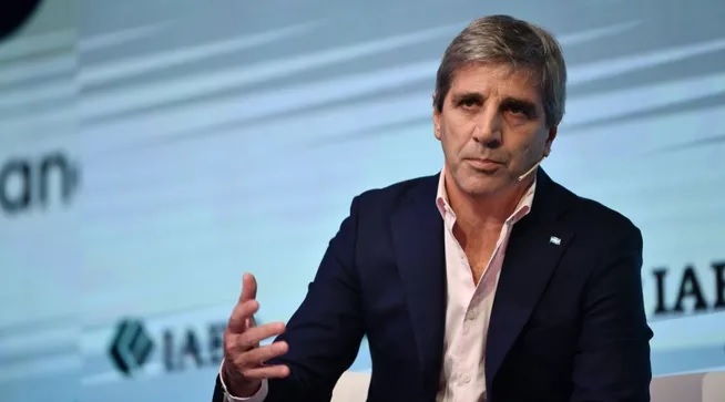 Luis Caputo aseguró que “lo peor ya pasó y hay signos de recuperación en mayo”