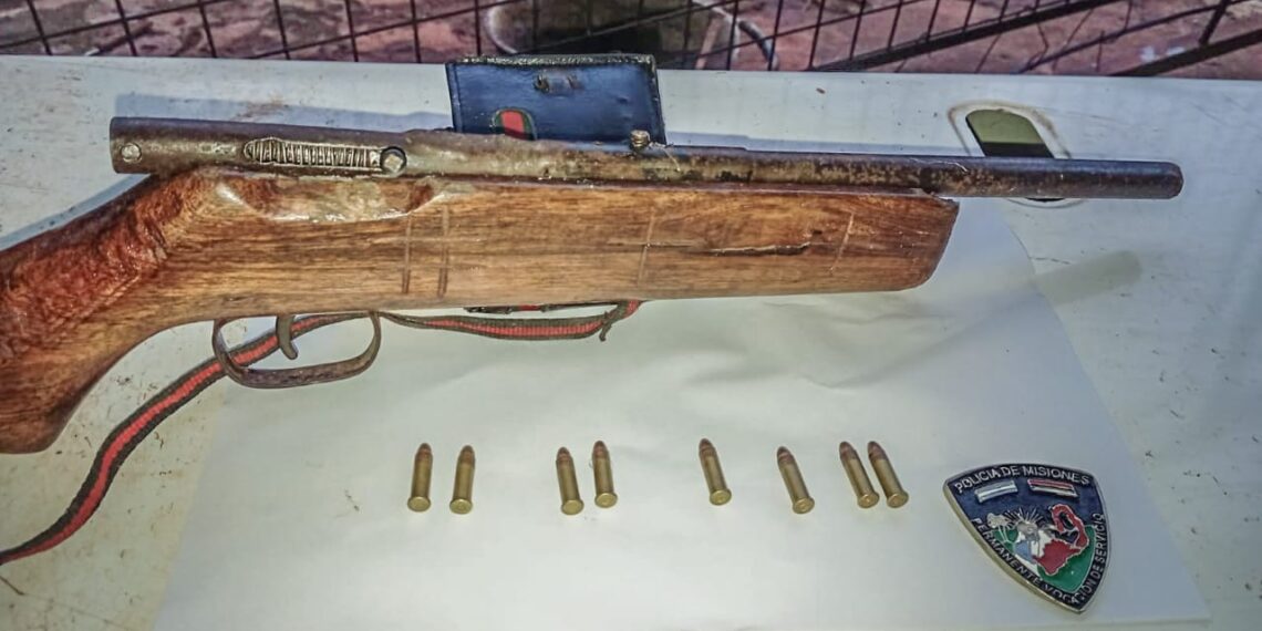 Lo allanaron por robarle al vecino y le encontraron un arma tumbera con municiones: Quedó detenido