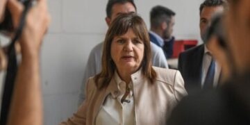 Patricia Bullrich llegó a Corrientes para seguir de cerca el caso de Loan Peña