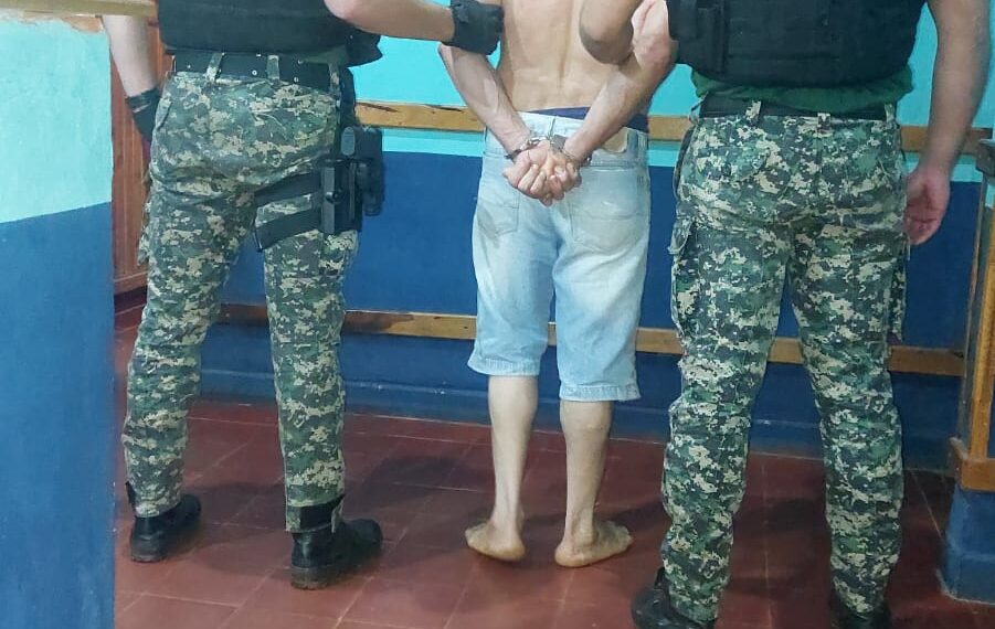 Ronda de tragos culminó con lesionados, un detenido y el secuestro de armas