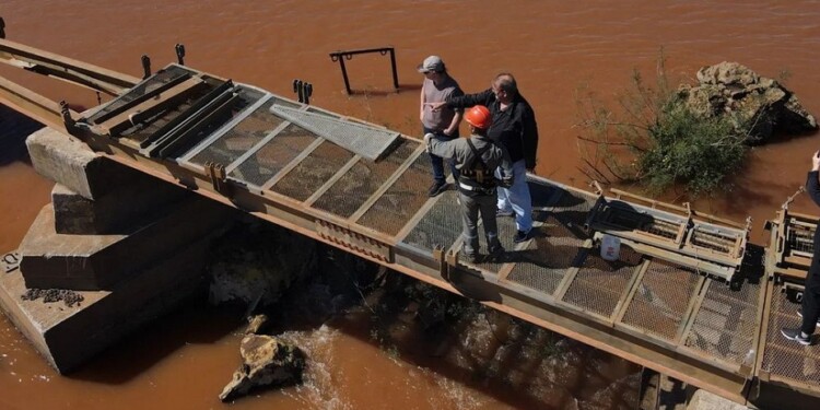 Avanzan las obras de reparación de pasarelas en las Cataratas del Iguazú