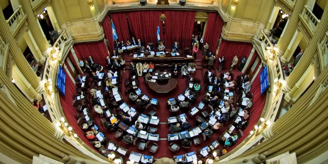 Llegan los senadores al Congreso para tratar la Ley Bases: la sesión podría ser maratónica