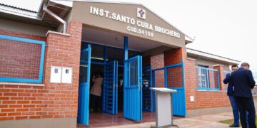 Passalacqua inauguró el nuevo edificio del Instituto Santo Cura Brochero en Itaembé Guazú