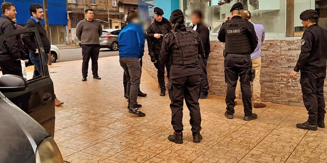 Secuestran un auto, incautan cocaína, detienen a tres personas y una menor tras persecución en Posadas