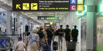 Caos en aeropuertos, trenes, hospitales y bancos por una falla informática a nivel mundial