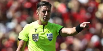 El brasileño Claus será el árbitro de la final entre Argentina y Colombia