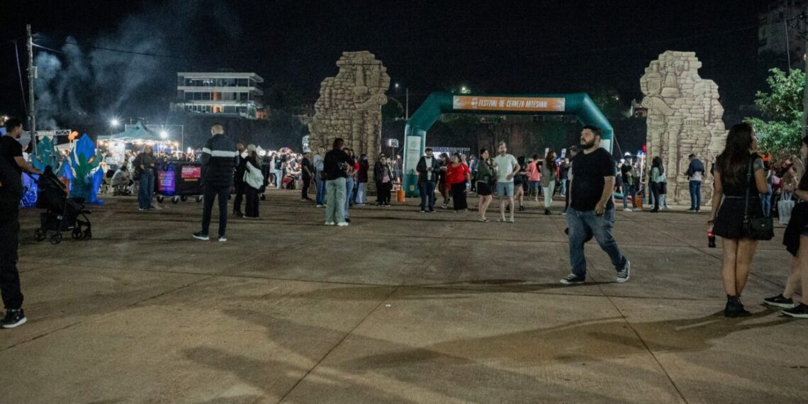 «Una +», Posadas celebró el Día del Amigo con el festival de cerveza artesanal en la Costanera