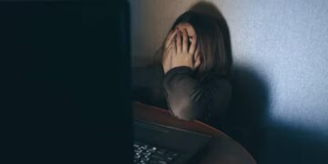 Córdoba: un menor de edad creó con IA un video pornográfico con el rostro de sus compañeras