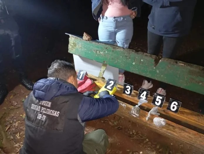 Capioví: Motociclistas abandonaron una mochila con cocaína y marihuana valuadas en más de 15 millones de pesos